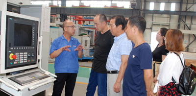 三門峽市發(fā)改委考察團(tuán)來星火機(jī)床公司考察 三門峽市發(fā)改委考察團(tuán)來星火機(jī)床公司考察