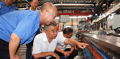 天水市委常委、常務(wù)副市長趙四輩一行在星火公司調(diào)研 天水市委常委、常務(wù)副市長趙四輩一行在星火公司調(diào)研