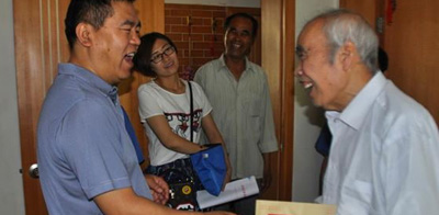 市企工委領導慰問星火公司困難黨員 市企工委領導慰問星火公司困難黨員