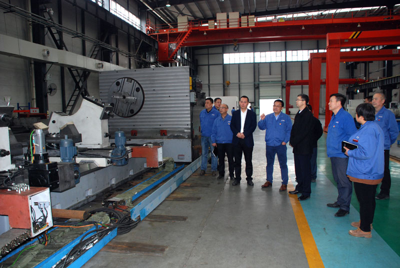 天水市委常委、副市長劉驍來星火機床公司調研