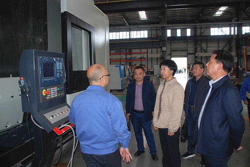 天水市人大副主任王曉琴來星火機床公司調研 天水市人大副主任王曉琴來星火機床公司調研