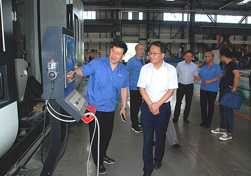 天水市委常委 副市長景丹一行來星火公司調研 天水市委常委 副市長景丹一行來星火公司調研