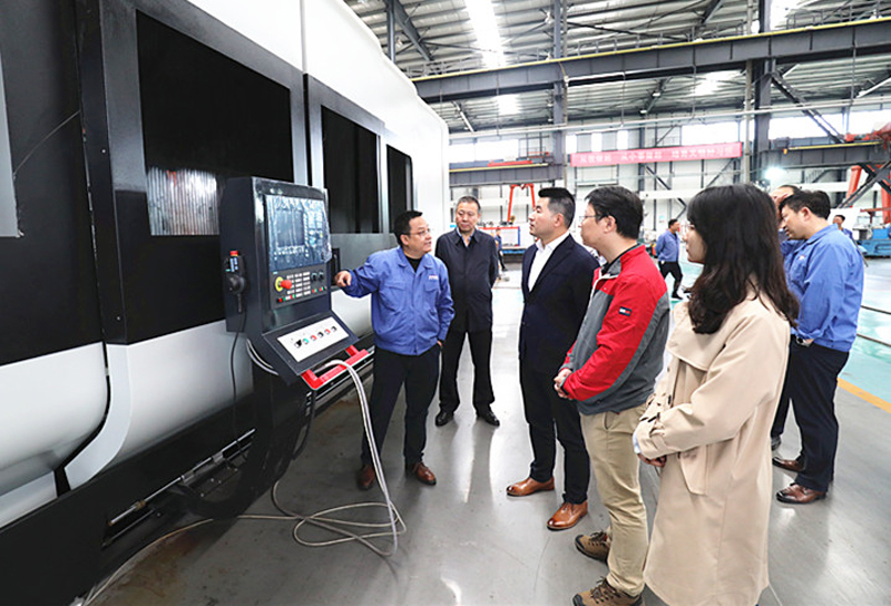 中核集團(tuán)旗下公司領(lǐng)導(dǎo)一行考察星火機(jī)床 中核集團(tuán)旗下公司領(lǐng)導(dǎo)一行考察星火機(jī)床