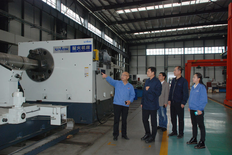 北京國(guó)機(jī)展覽有限公司總經(jīng)理丁建榮來星火機(jī)床公司參觀調(diào)研