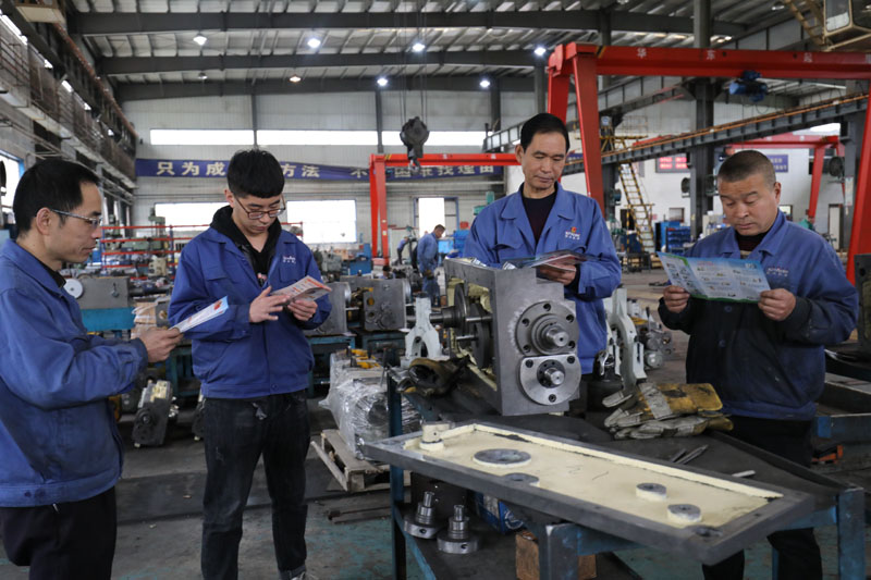 星火機床公司開展4?15國家安全日普法宣傳活動 星火機床公司開展4?15國家安全日普法宣傳活動