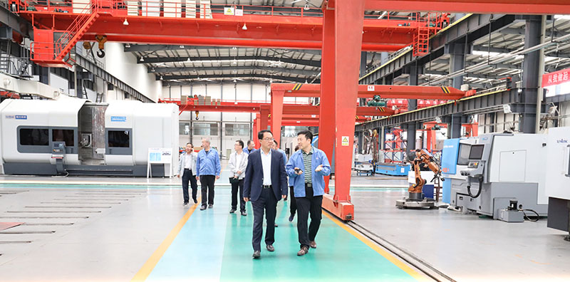 副市長景丹一行來星火機床集團公司調研 副市長景丹一行來星火機床集團公司調研