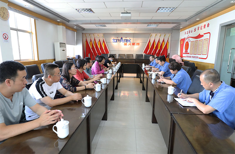 蘭州工業學院領導一行來星火機床公司參觀調研 蘭州工業學院領導一行來星火機床公司參觀調研