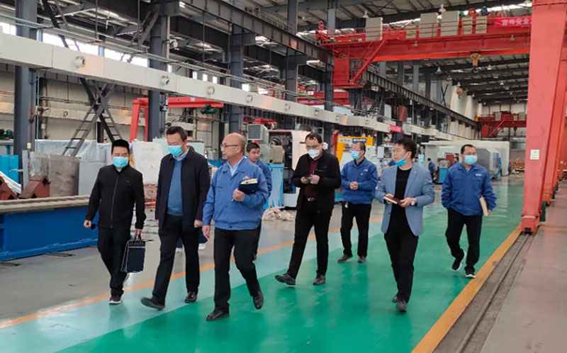 經(jīng)開區(qū)領(lǐng)導(dǎo)現(xiàn)場(chǎng)辦公協(xié)調(diào)推進(jìn)星火機(jī)床公司重點(diǎn)項(xiàng)目建設(shè)