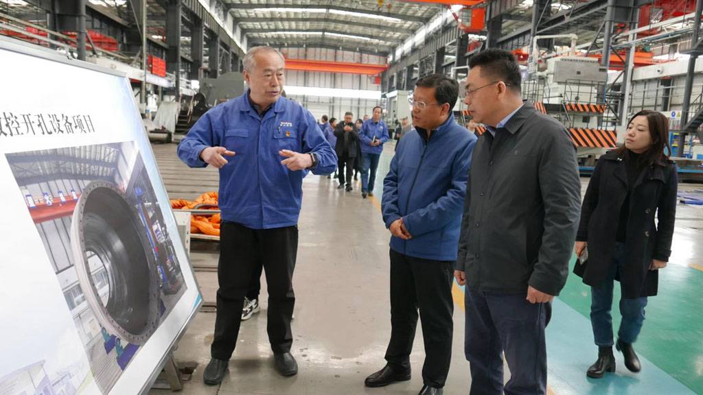 青島西海岸新區膠南街道張朝洋一行到星火機床公司考察 青島西海岸新區膠南街道張朝洋一行到星火機床公司考察