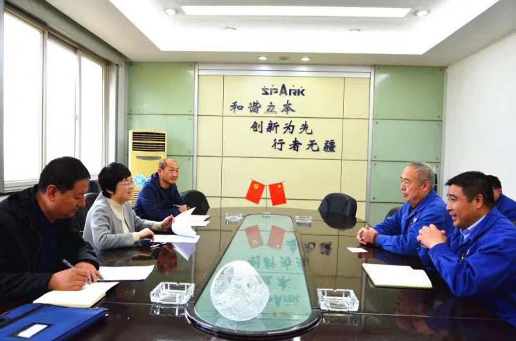 天水市工信局領導調研星火機床公司生產經營工作 天水市工信局領導調研星火機床公司生產經營工作