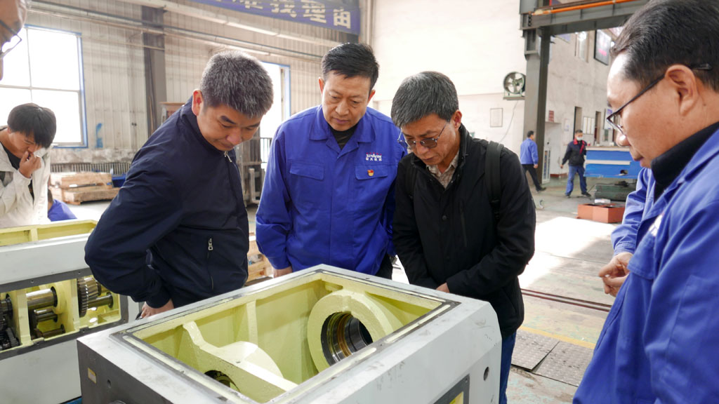 云南臺正集團公司領導到星火機床考察 云南臺正集團公司領導到星火機床考察