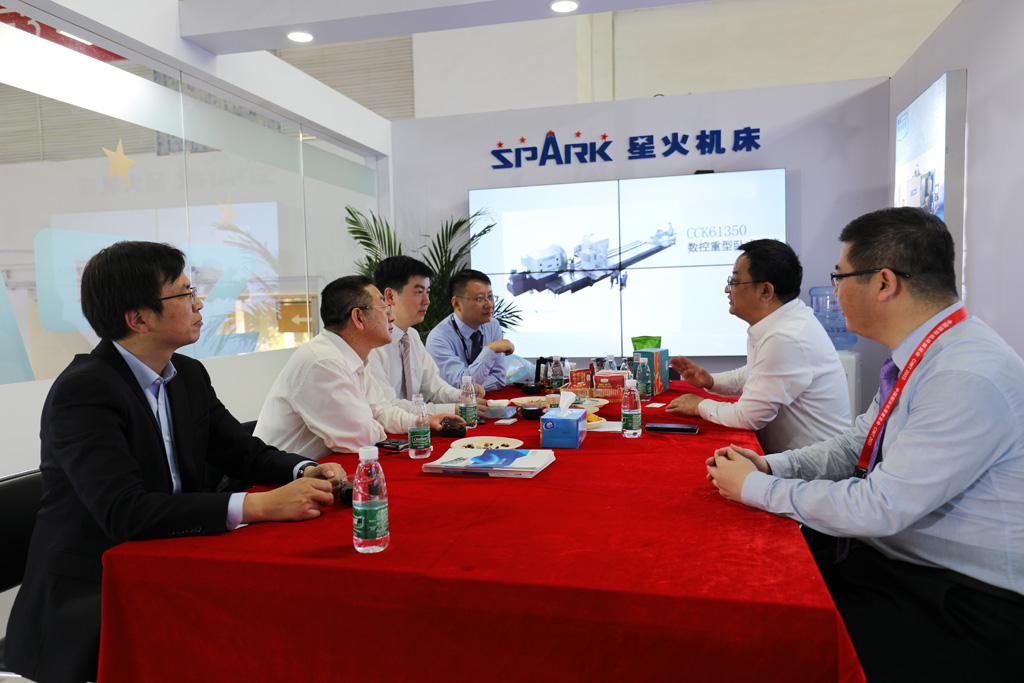 西門子(中國)有限公司相關領導蒞臨星火展位參觀 西門子(中國)有限公司相關領導蒞臨星火展位參觀