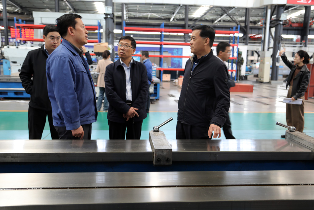 省政協副秘書長袁斌才一行來星火公司調研 省政協副秘書長袁斌才一行來星火公司調研