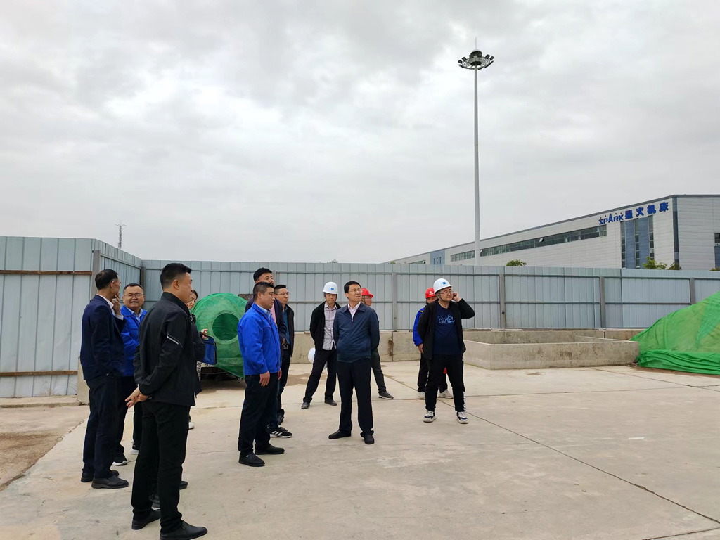 天水市發改委副主任賈尚明一行來星火機床公司調研項目建設情況 天水市發改委副主任賈尚明一行來星火機床公司調研項目建設情況