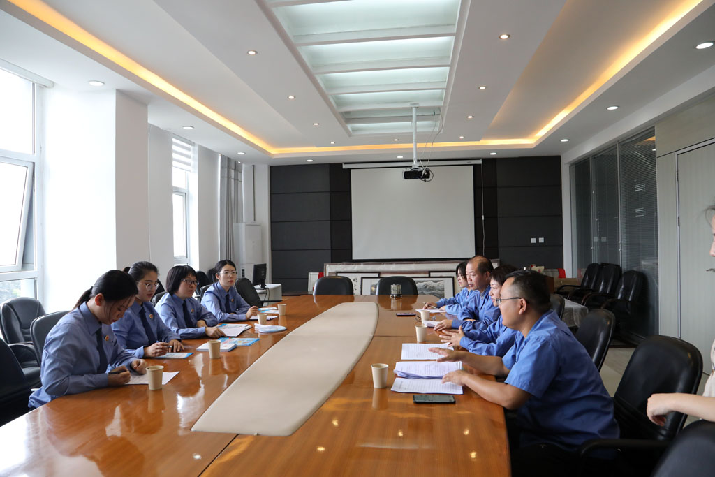 天水市人民檢察院楊芳一行來星火機床集團公司開展送法進企業活動