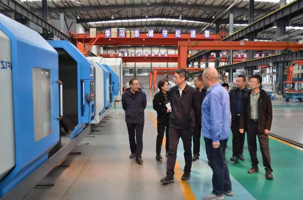 中國人民銀行甘肅分行黨委書記、行長黃富來星火機床公司調研