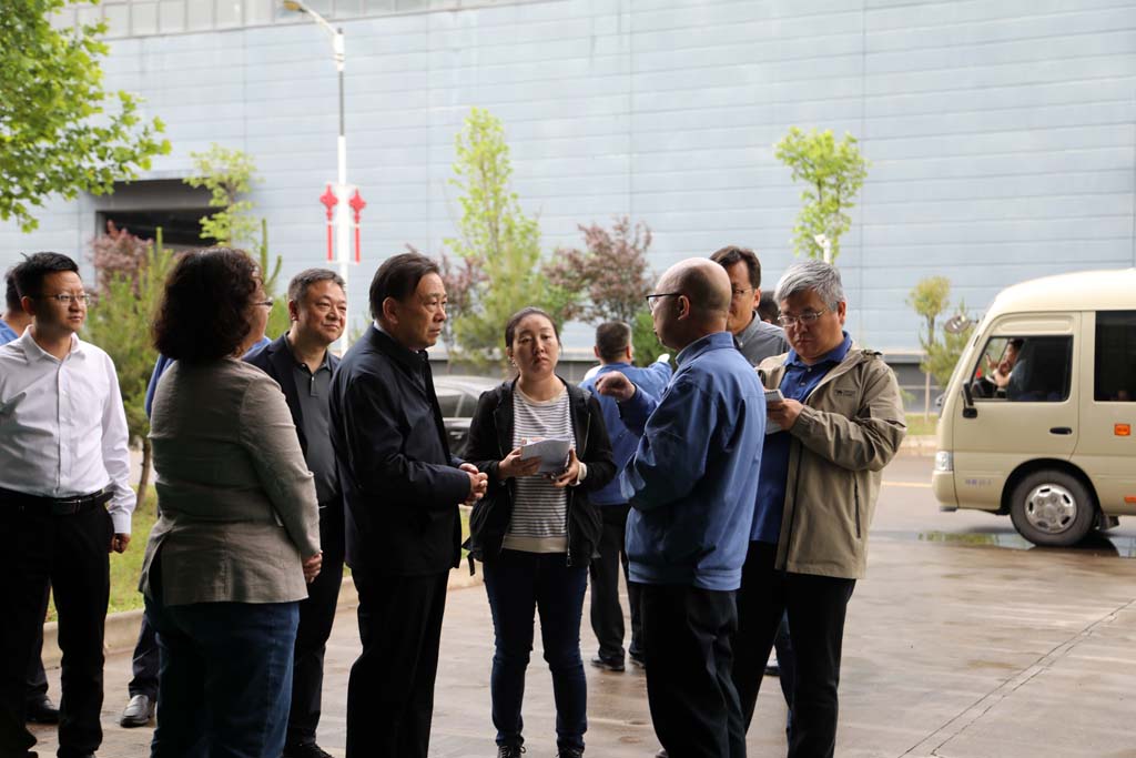 經濟日報社調研組來星火機床公司調研