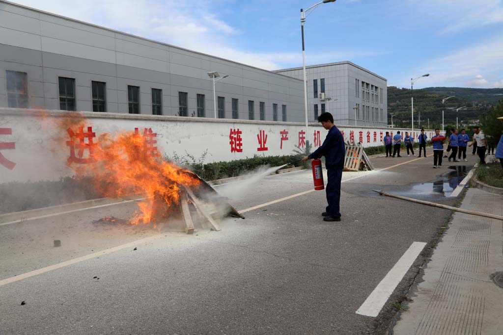 星火公司開(kāi)展消防安全知識(shí)培訓(xùn)暨滅火演練活動(dòng)