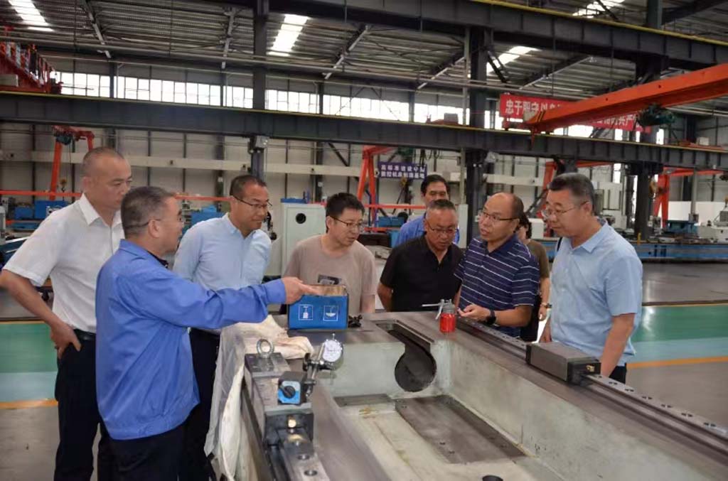 民盟天水師院總支成員來(lái)星火公司參觀考察