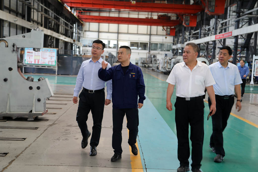 中國中小企業協會張少蘋一行到星火數控考察指導 中國中小企業協會張少蘋一行到星火數控考察指導