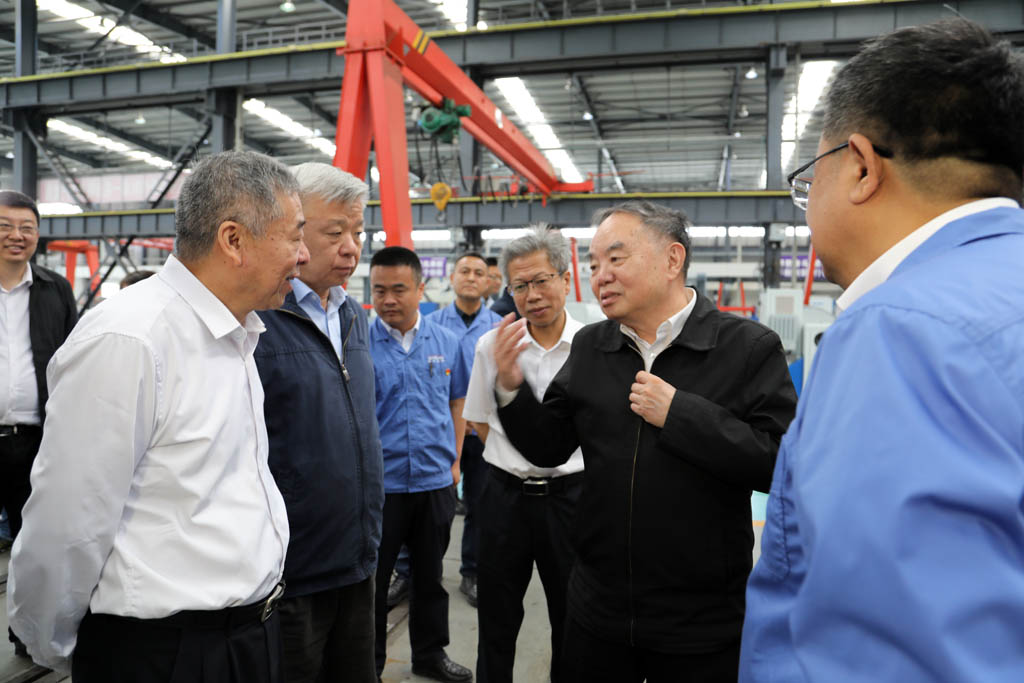 中國工程院院士周濟蒞臨星火數控公司指導工作 中國工程院院士周濟蒞臨星火數控公司指導工作