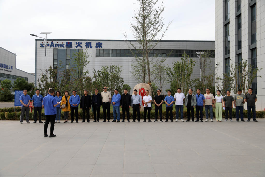 共育長青林 培植百年情 星火數控公司“見證百年·萬木成林”樹木捐贈活動圓滿舉行 共育長青林 培植百年情 星火數控公司“見證百年·萬木成林”樹木捐贈活動圓滿舉行