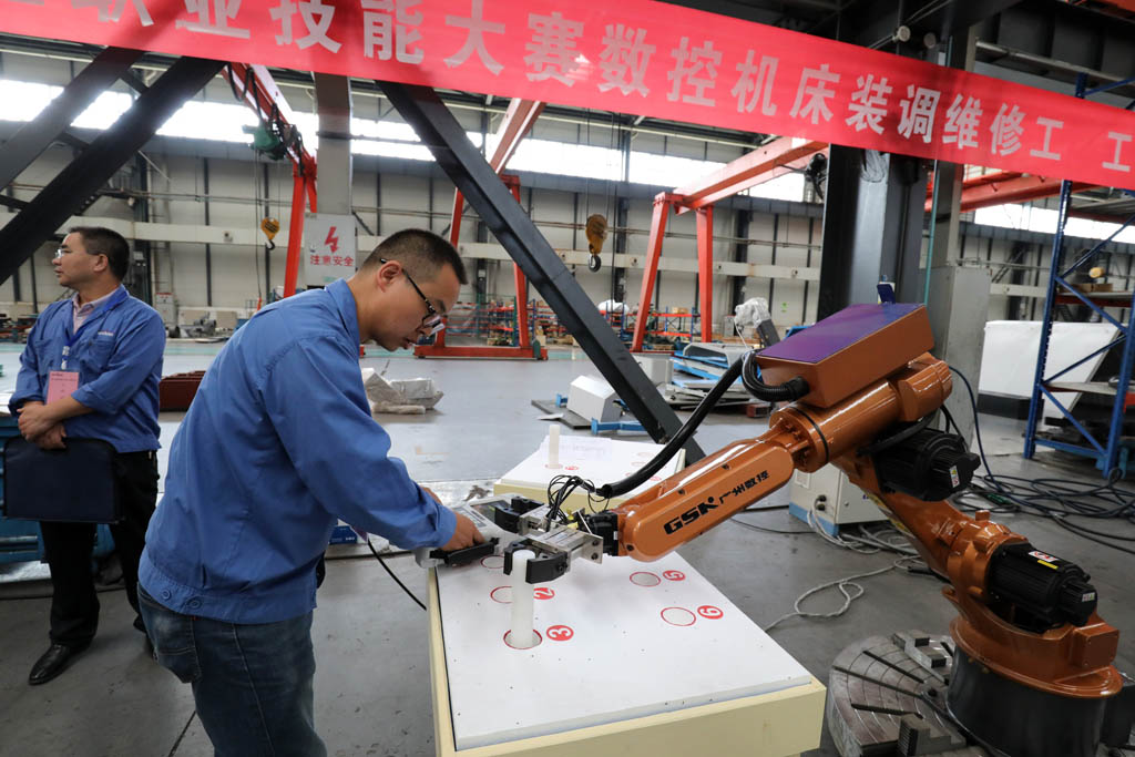 星火數(shù)控高級(jí)工程師張周平榮獲“天水工匠”稱號(hào)