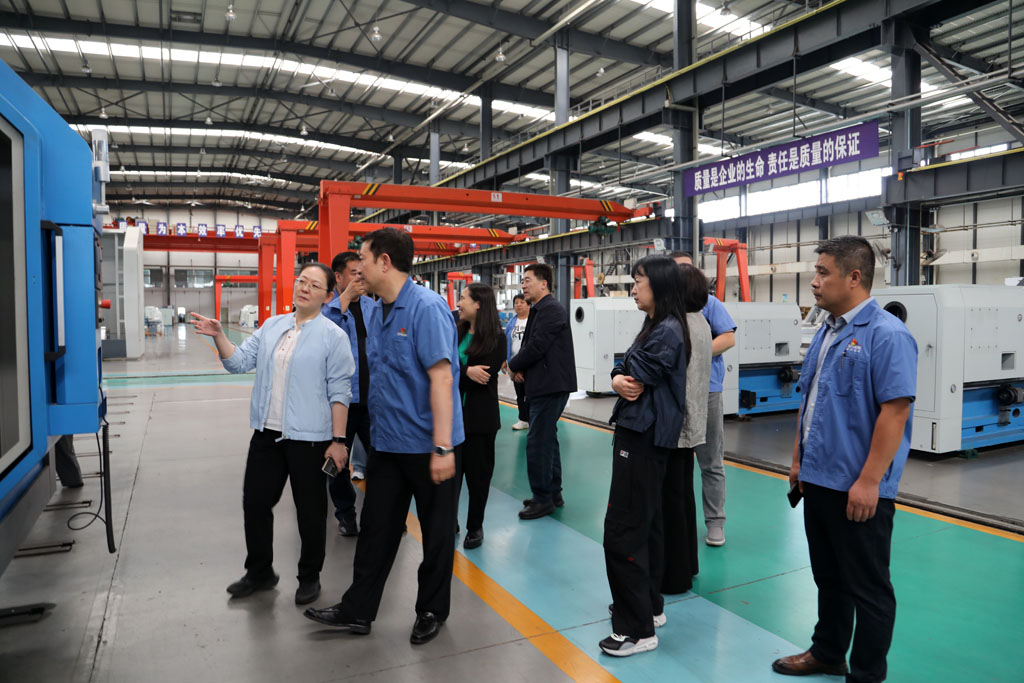 省科技廳廳長(zhǎng)閔蘋一行調(diào)研星火數(shù)控公司