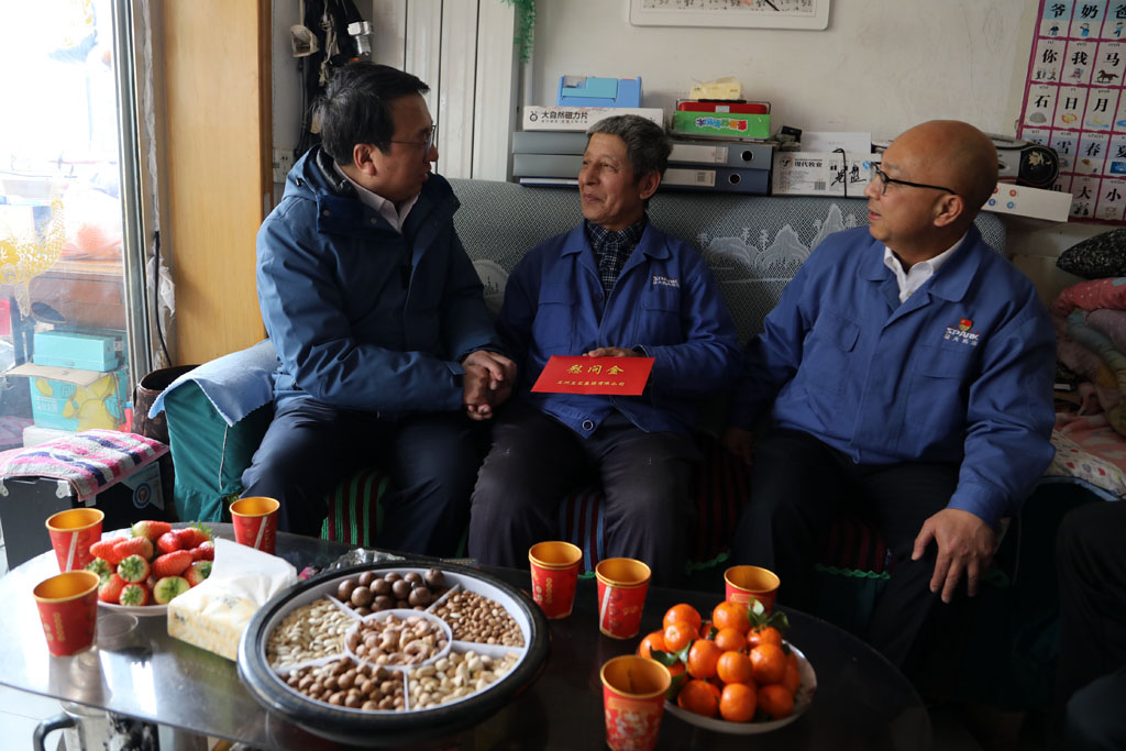 情暖新春 心系家人 蘭石集團領導來星火數控開展雙節慰問 